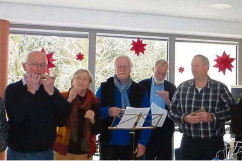 Mundharmonikagruppe gibt Konzert im Hospiz