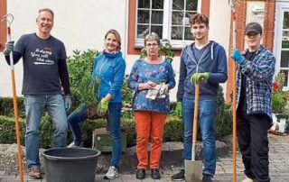 die gute tat: Grips Design pflegt Hospiz-Beete